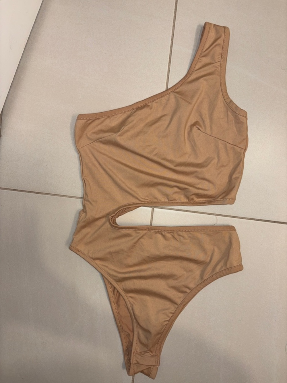 One-Shoulder Cutout bodysuit  in Camel